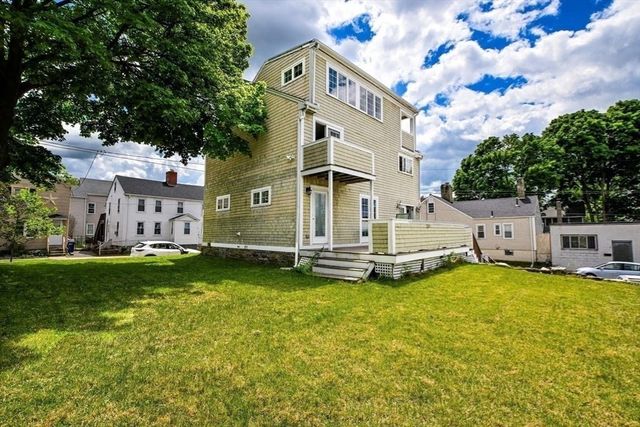 16 Middle St, Fairhaven, MA 02719