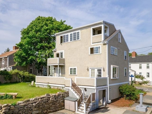16 Middle St, Fairhaven, MA 02719