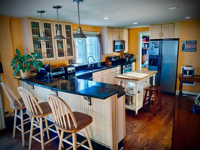 16 Middle St, Fairhaven, MA 02719