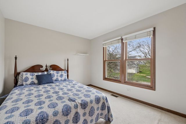 1426 Trailwood Drive, Crystal Lake, IL 60014