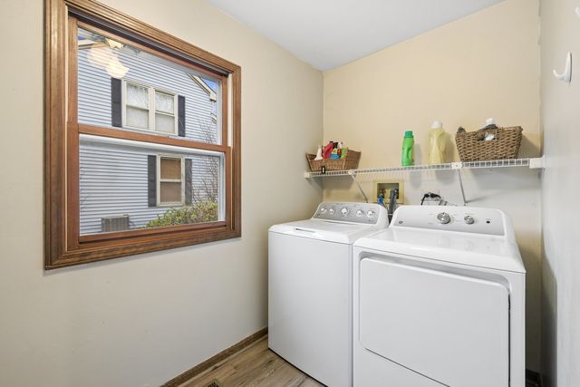 1426 Trailwood Drive, Crystal Lake, IL 60014