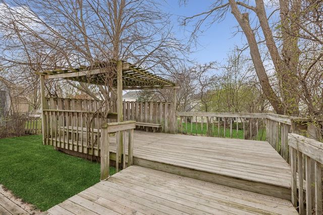 1426 Trailwood Drive, Crystal Lake, IL 60014