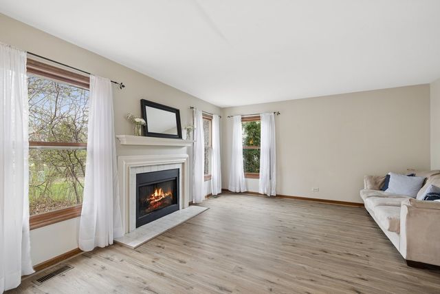 1426 Trailwood Drive, Crystal Lake, IL 60014