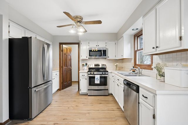 1426 Trailwood Drive, Crystal Lake, IL 60014