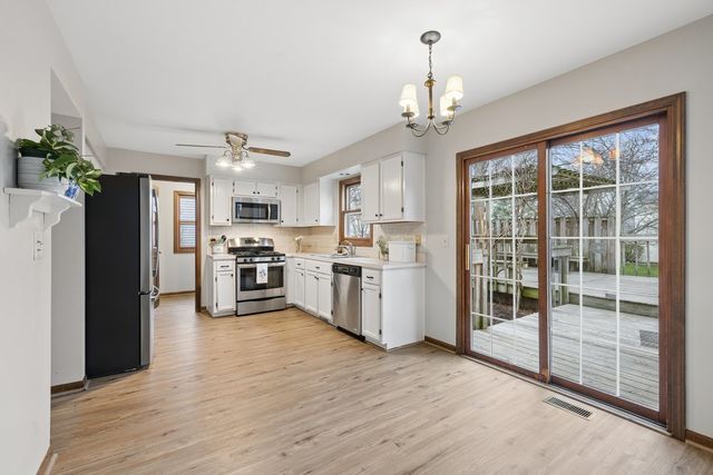 1426 Trailwood Drive, Crystal Lake, IL 60014