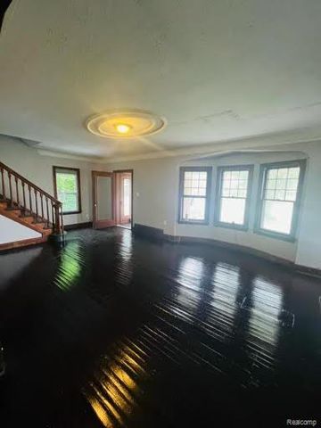 13044 Wilshire Drive, Detroit, MI 48213