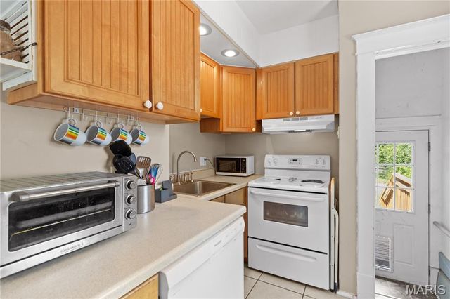 10225 Driver Avenue, Overland, MO 63114