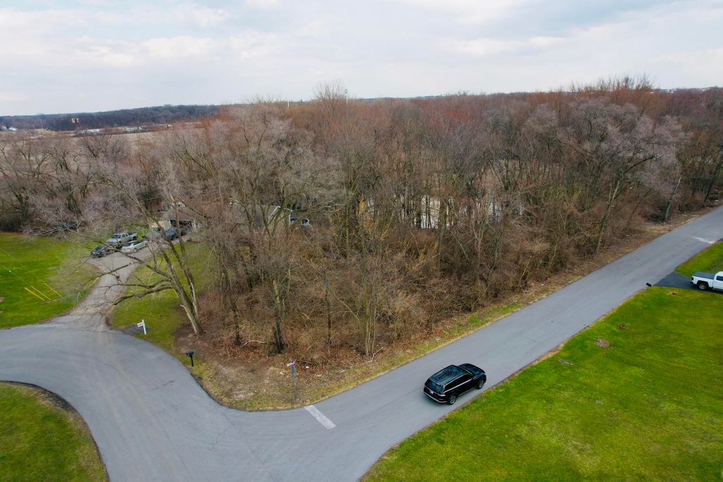7103 Carolina Place, Merrillville, IN 46410