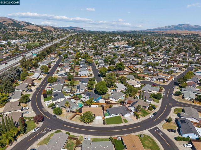 7597 Canterbury Ln, Dublin, CA 94568
