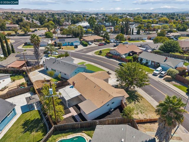 7597 Canterbury Ln, Dublin, CA 94568