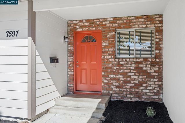7597 Canterbury Ln, Dublin, CA 94568