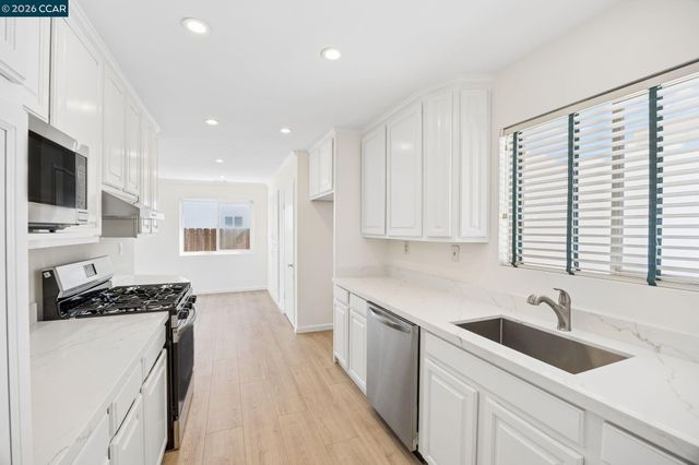7597 Canterbury Ln, Dublin, CA 94568
