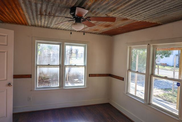 955 N Stephen Avenue, Stephenville, TX 76401