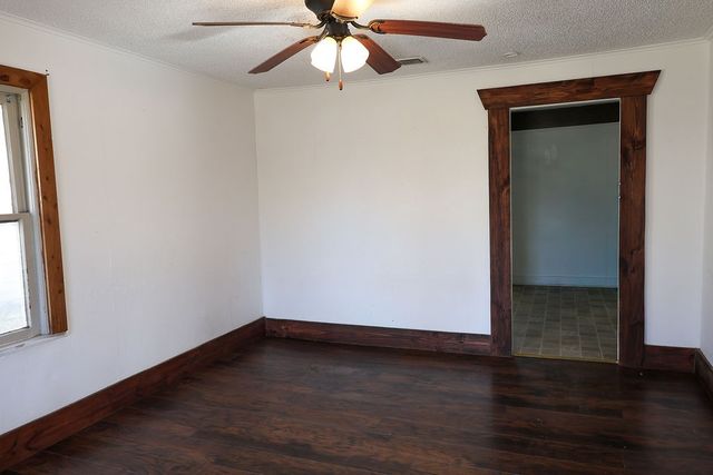 955 N Stephen Avenue, Stephenville, TX 76401