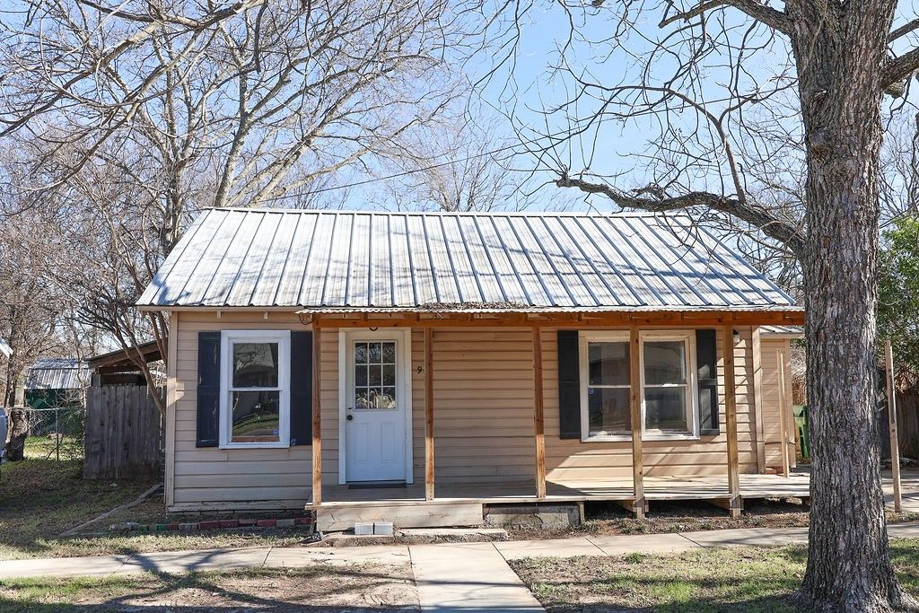 955 N Stephen Avenue, Stephenville, TX 76401
