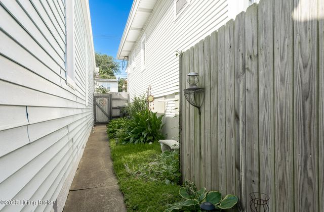 1213 Goss Ave, Louisville, KY 40217