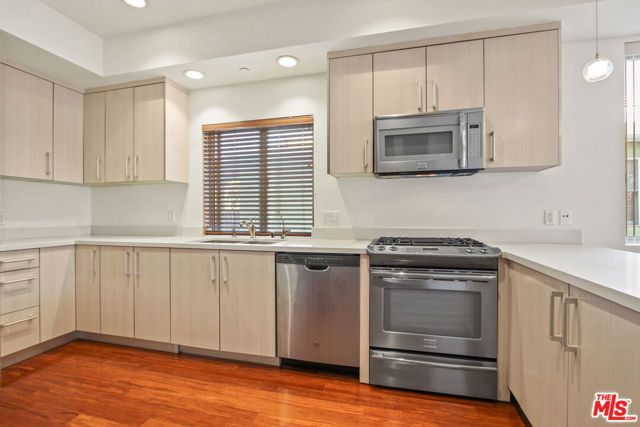 819 S Holt Avenue 201, Los Angeles, CA 90035