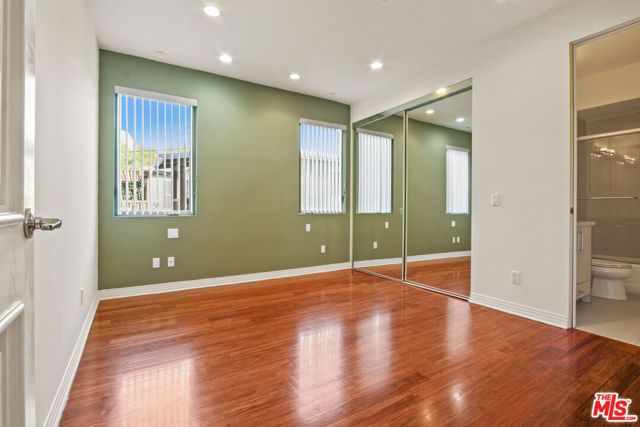 819 S Holt Avenue 201, Los Angeles, CA 90035