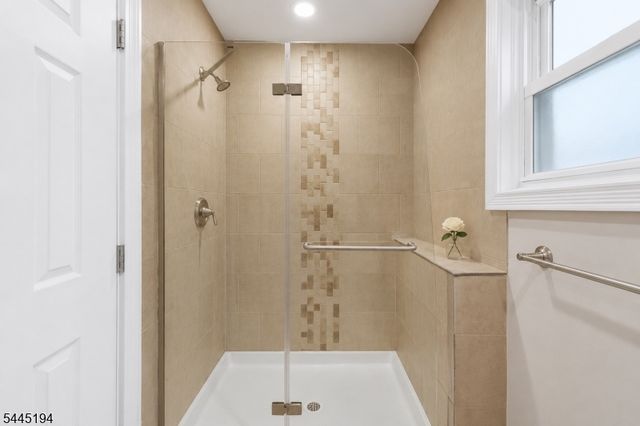 18 Coolidge Trail, Hopatcong Boro, NJ 07843