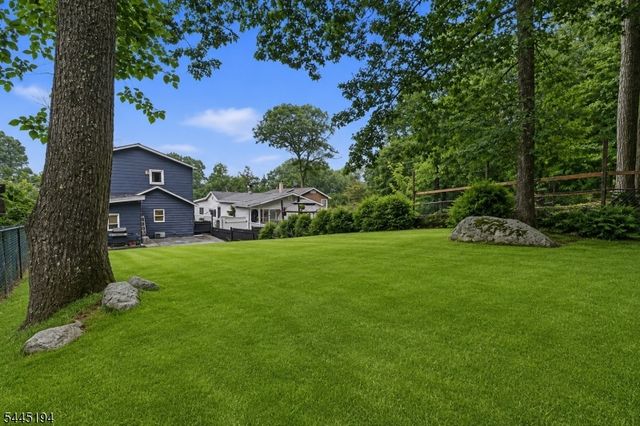 18 Coolidge Trail, Hopatcong Boro, NJ 07843