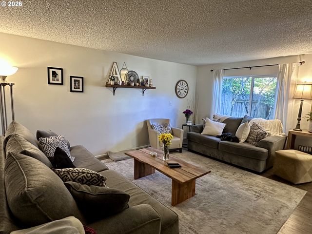 2233 IRONWOOD St, Eugene, OR 97401
