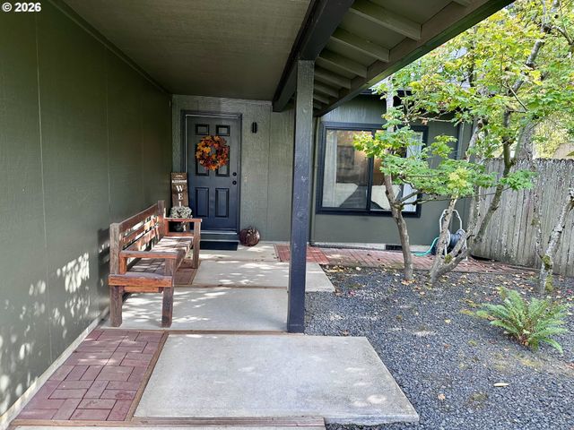 2233 IRONWOOD St, Eugene, OR 97401