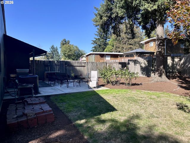2233 IRONWOOD St, Eugene, OR 97401