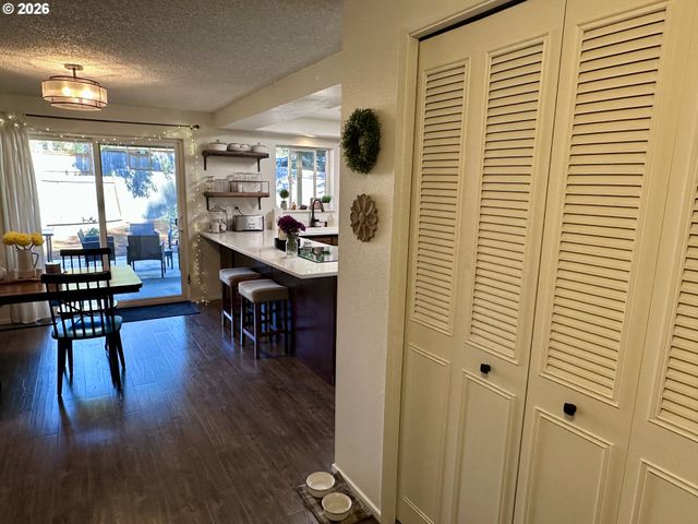 2233 IRONWOOD St, Eugene, OR 97401