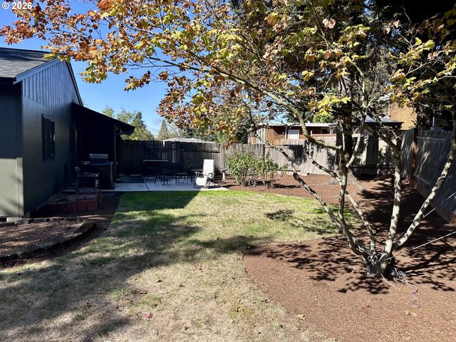 2233 IRONWOOD St, Eugene, OR 97401