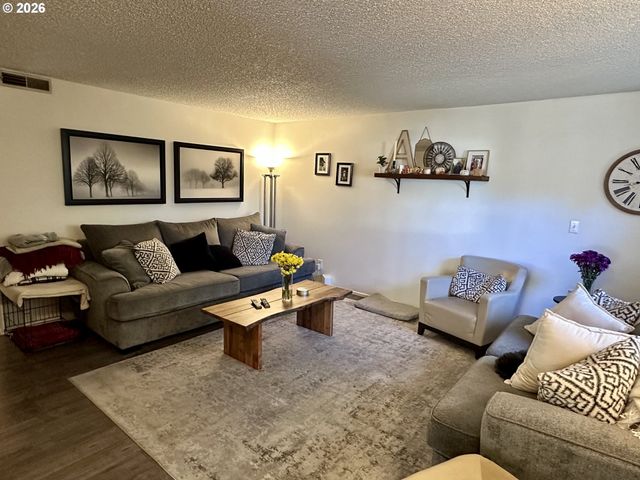 2233 IRONWOOD St, Eugene, OR 97401