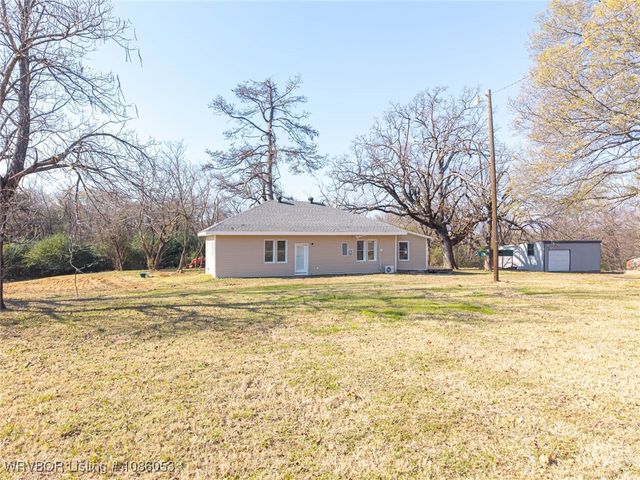 18947 Ainsworth Road, Spiro, OK 74959