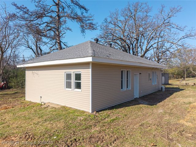 18947 Ainsworth Road, Spiro, OK 74959