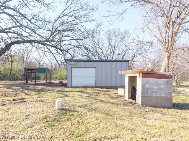 18947 Ainsworth Road, Spiro, OK 74959