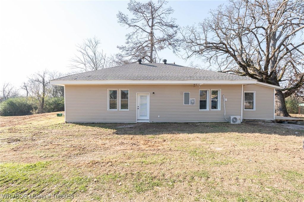 18947 Ainsworth Road, Spiro, OK 74959