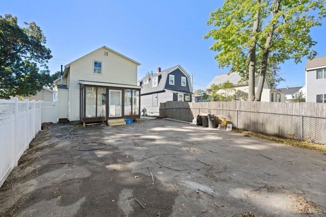 108 Palmer St, Quincy, MA 02169