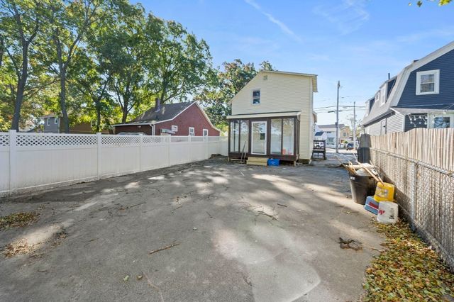 108 Palmer St, Quincy, MA 02169