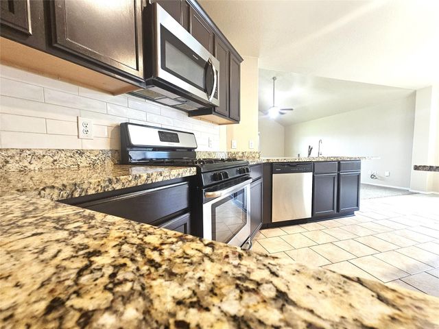 2911 Lincolns Meadow Drive, Spring, TX 77373