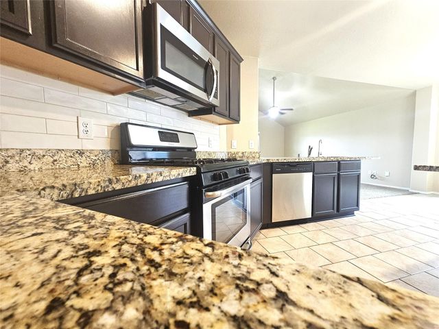 2911 Lincolns Meadow Drive, Spring, TX 77373