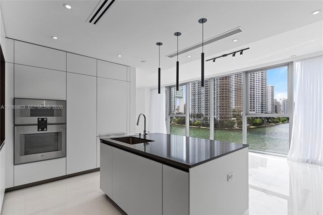 300 Biscayne Blvd Way 1404W, Miami, FL 33131