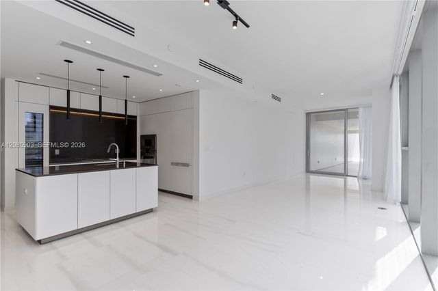 300 Biscayne Blvd Way 1404W, Miami, FL 33131
