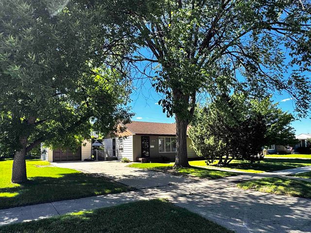 1838 5th St. SW, Minot, ND 58701