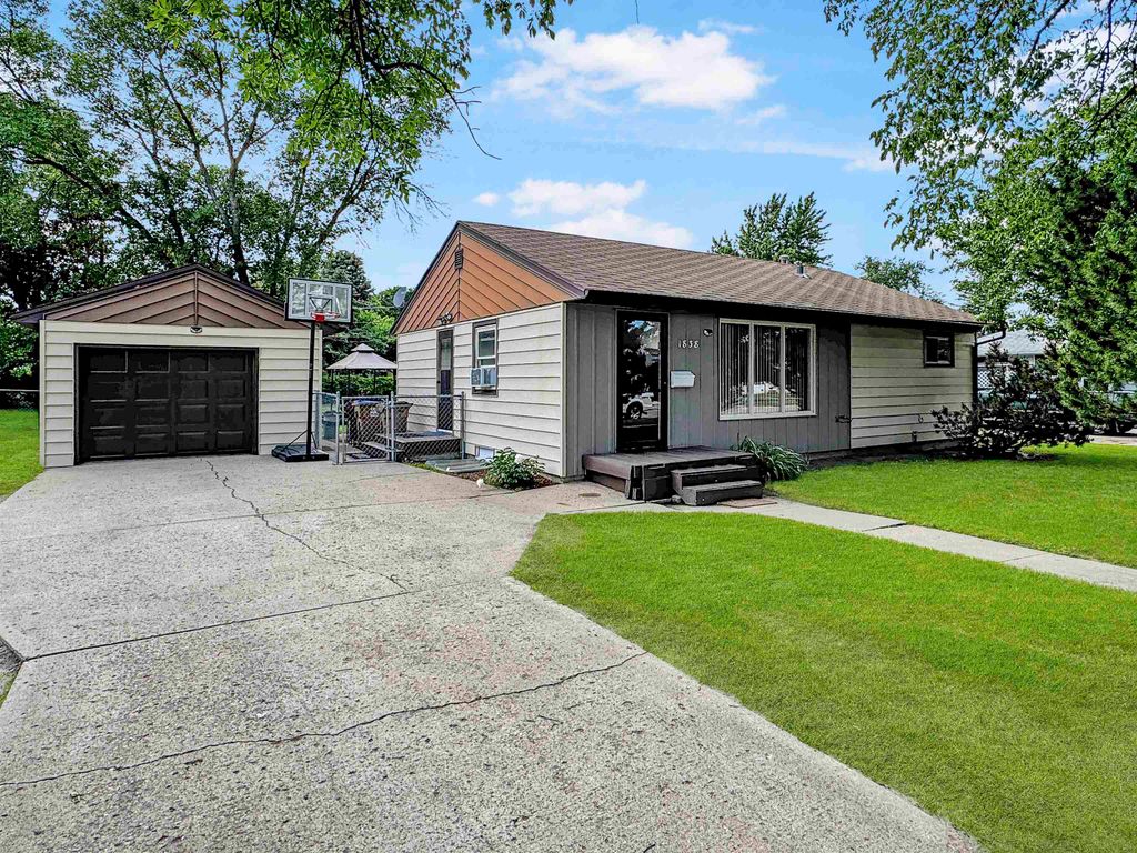 1838 5th St. SW, Minot, ND 58701