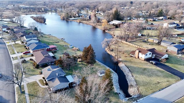 2400 W 59th Place, Merrillville, IN 46410