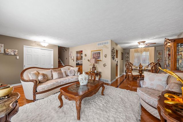 2400 W 59th Place, Merrillville, IN 46410