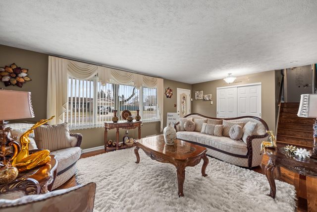 2400 W 59th Place, Merrillville, IN 46410