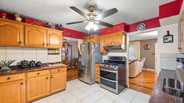 2400 W 59th Place, Merrillville, IN 46410