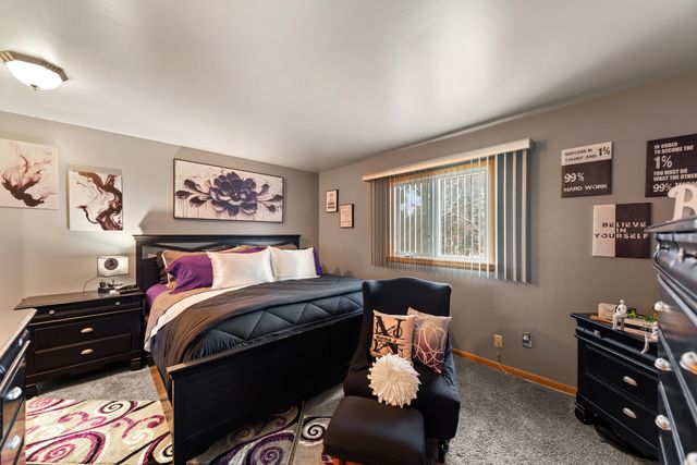 2400 W 59th Place, Merrillville, IN 46410