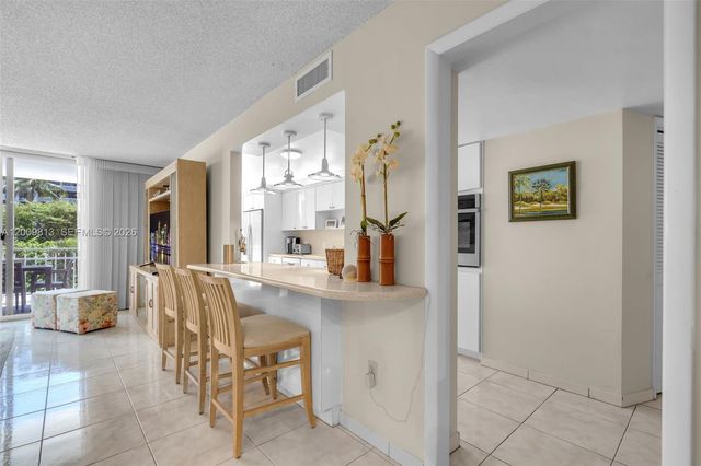 600 Grapetree Dr 4DS, Key Biscayne, FL 33149