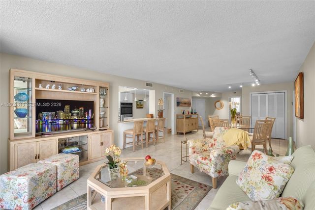 600 Grapetree Dr 4DS, Key Biscayne, FL 33149