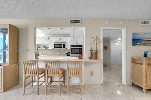 600 Grapetree Dr 4DS, Key Biscayne, FL 33149